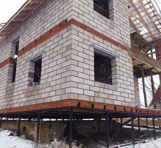 Монтаж свайно-винтового фундамента под дом из пеноблока в Ногинске